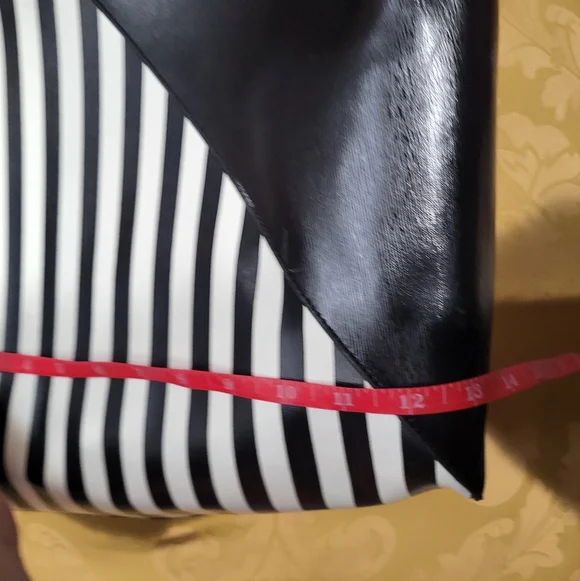 Black & White Faux Leather Lined Tote Bag - Picture 4 of 8